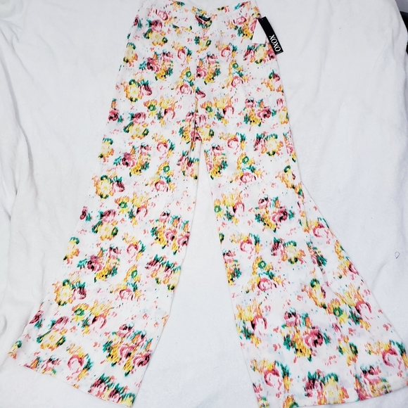 XOXO Pants - 💋3/$20 SALE!💋 NWT XOXO Floral Wide Leg Pants